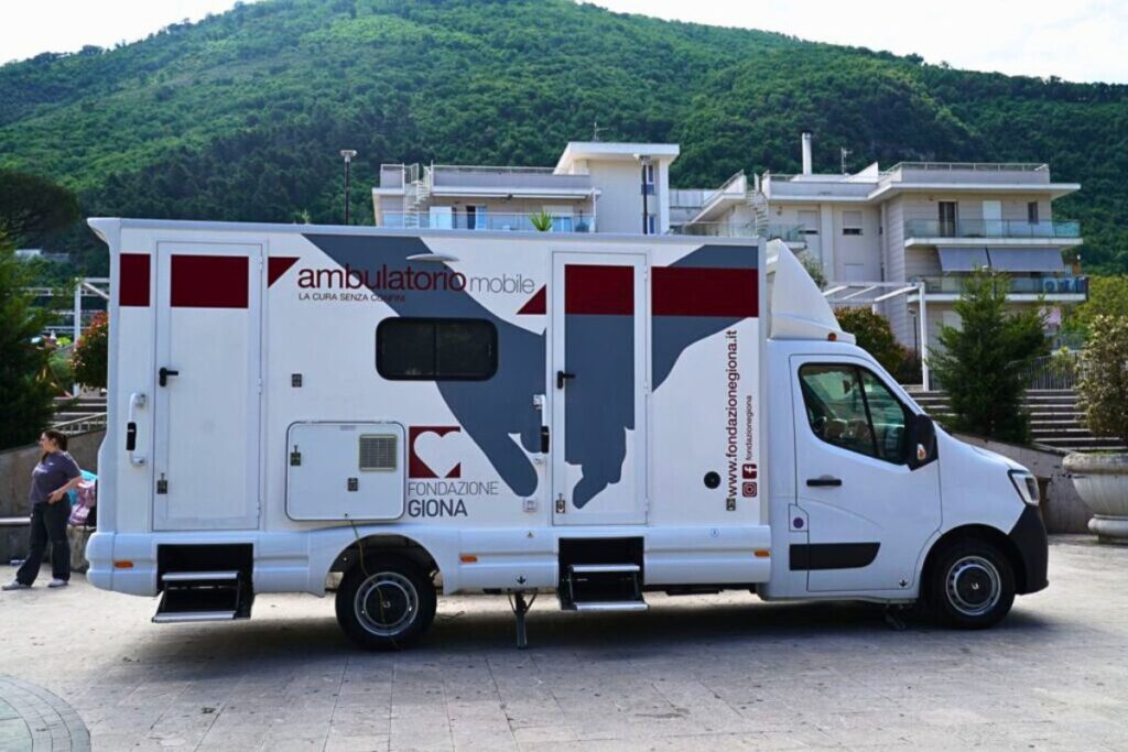Allestimento veicoli speciali ambulatorio mobile Fondazione Giona